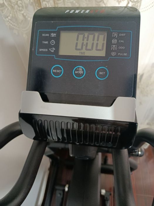 Продается эллиптический тренажер Power Gym