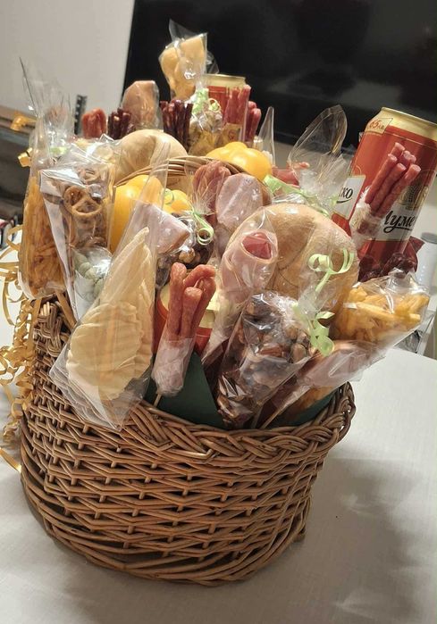 Празничен ядлив букет от хранителни продукти