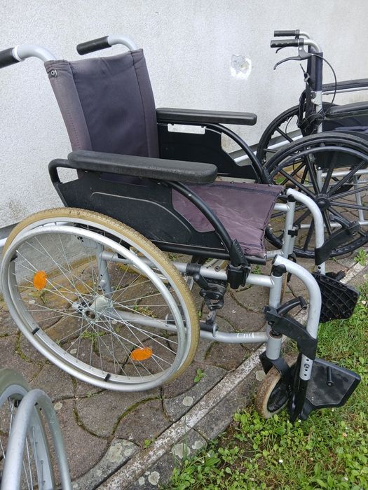 Cărucior invalizi pliabil