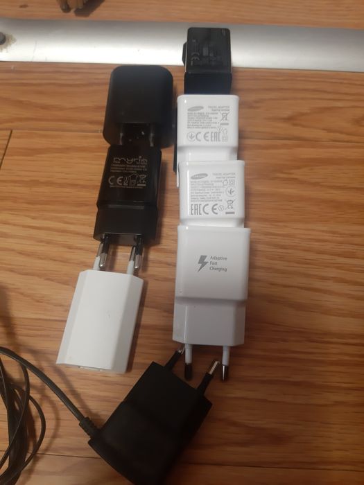 Încărcător Samsung cu cablu     Nokia.3330