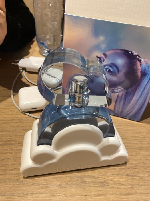 Ariana Grande cloud perfume