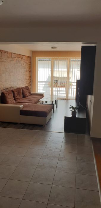Apartament ultracentral de închiriat 2 camere cu loc de parcare.