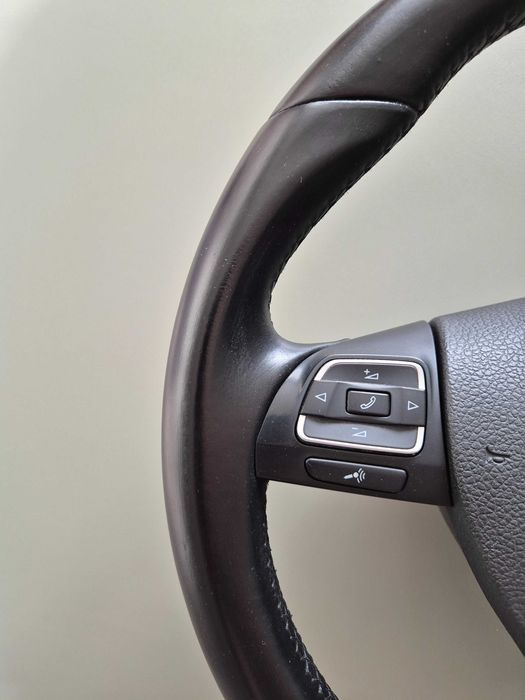 VW мултифункционален кожен волан – Golf 5/6, Passat B6/B7, CC, Caddy, Touran