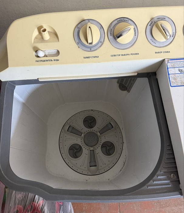 Стиральная машинка полуавтомат.
