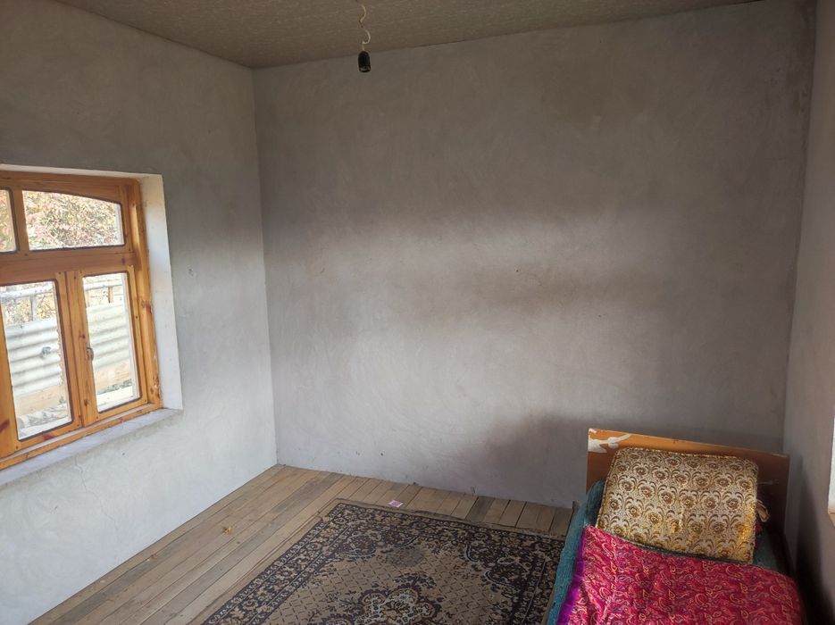 Uchastka sotiladi 7 sotix 1 sotix zaxvati bor