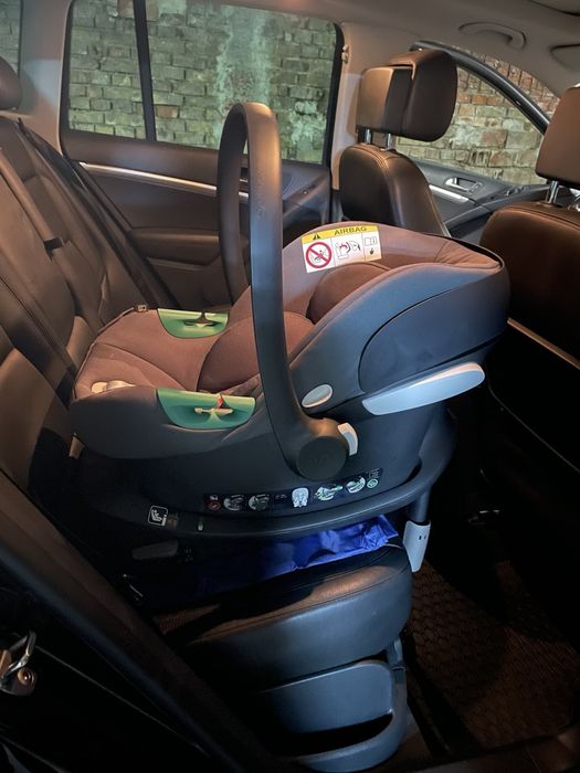 Столче Cybex Aton B2 с isofix база