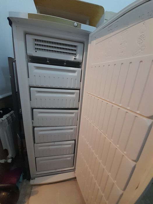 Холодильеик морозильник