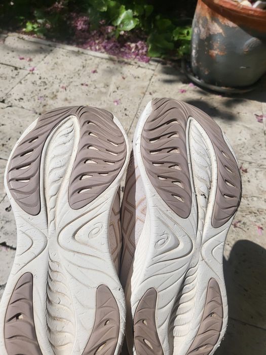 Pantofi alergare femei Asics marimea 40 bej/roz pal