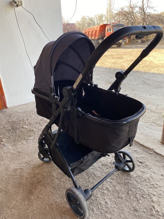 Детская прогулочная коляска