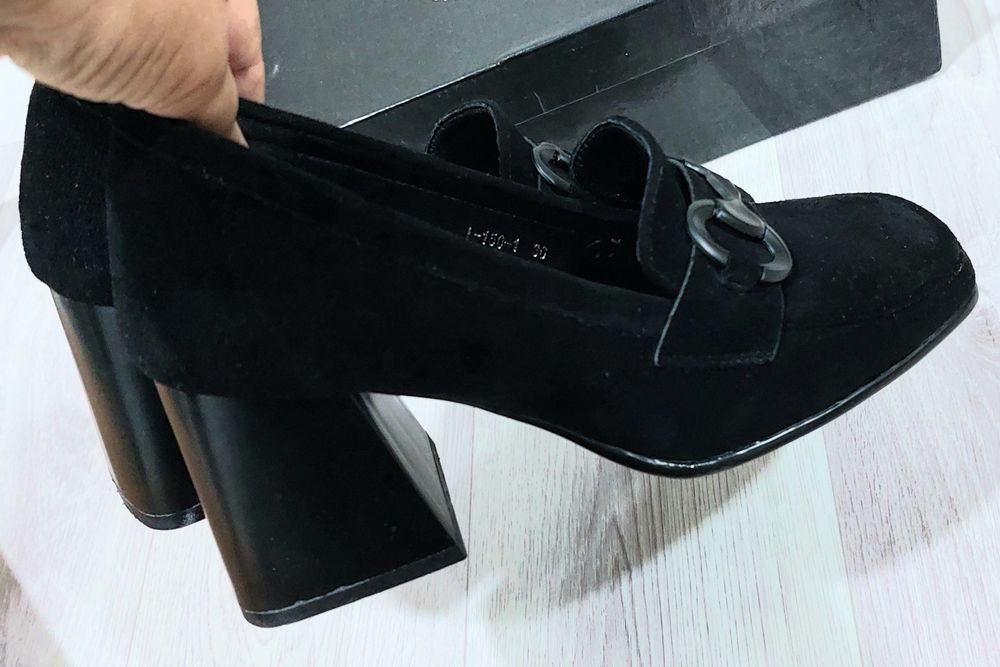 Замшевые новые туфли