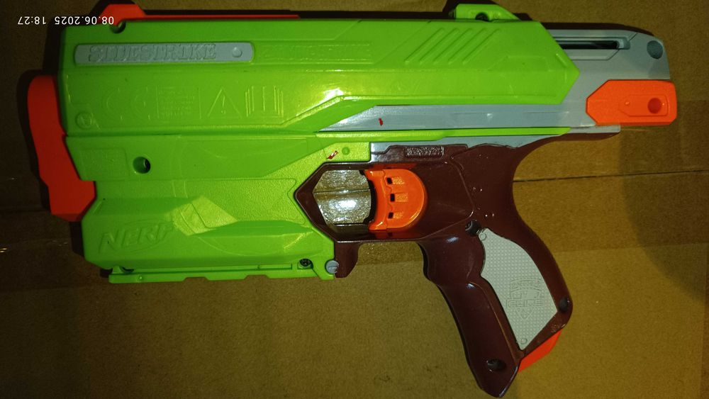 Намалени! Продавам лот от 7 бр. NERF детски пушки и пистолети.