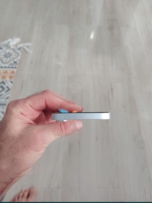 Продам Iphone 16e 128,батарея 98%