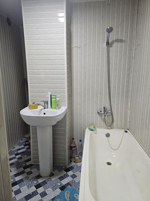 Сдаётся 1/1/5в бывшем общежитие С удобствами внутри Метро Машинасозлар