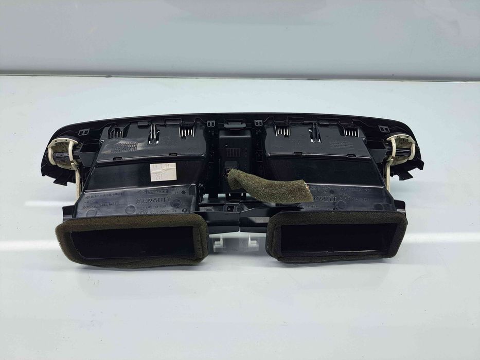 Grila aerisire centrala Renault Scenic 3 [Fabr 2009-2015] 682600031R
