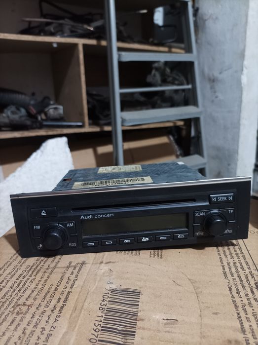 Cas casetofon CD player original, A4 b6, defect doar partea CD Racovita ...
