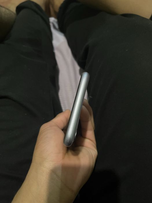 Продам телефон iPhone 11 в хорошем состоянии