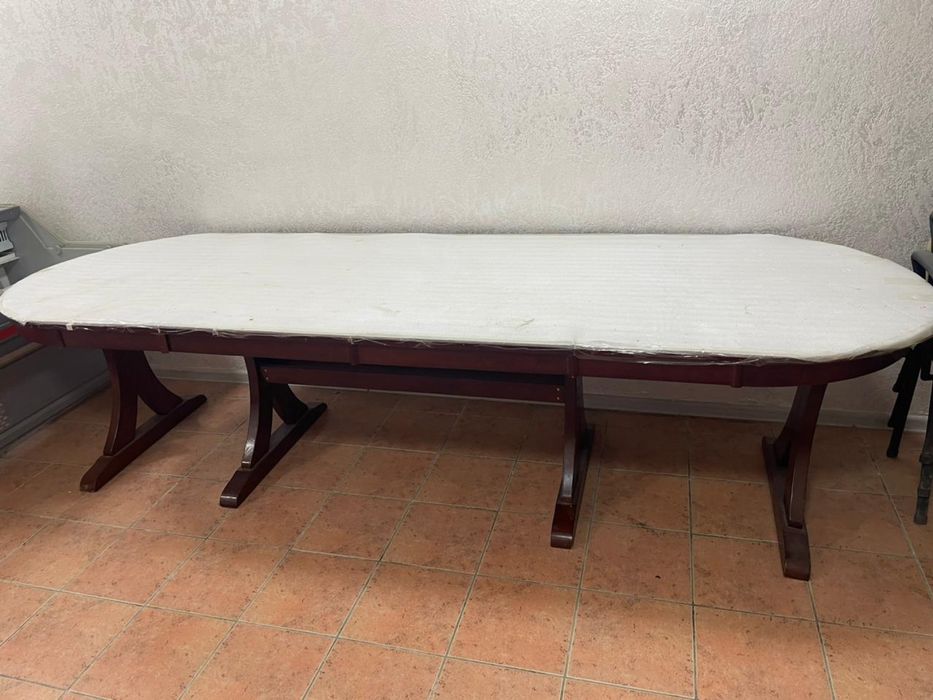 Стол для 10 человек…………