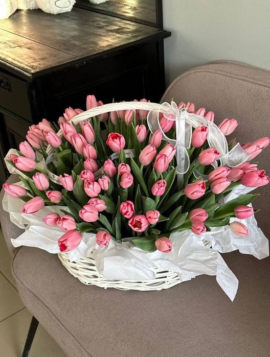 101 тюльпан в корзине 75000