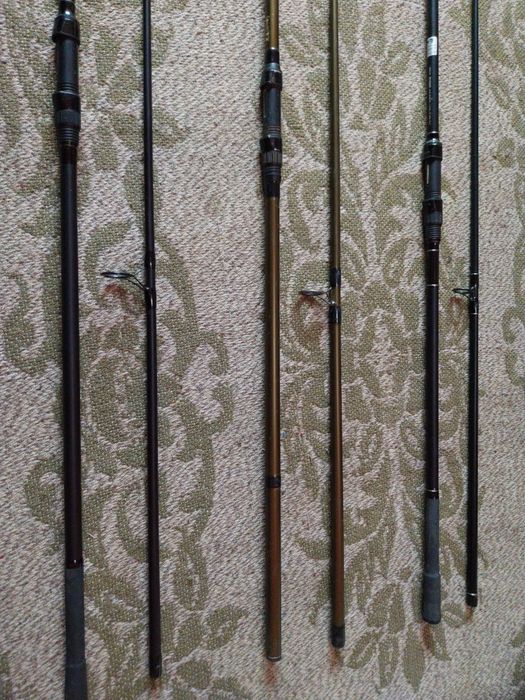 Set complet de pescuit la crap , 3 lansete + 2 transoane