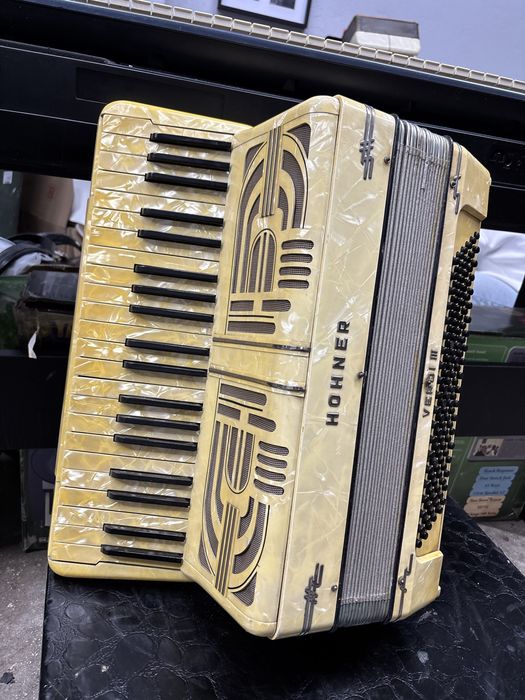Acordeon Hohner Verdi 3 cu 120 de basi clapa scurta