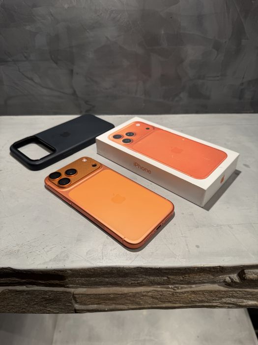 Iphone 17 Pro Max Orange + подаръци