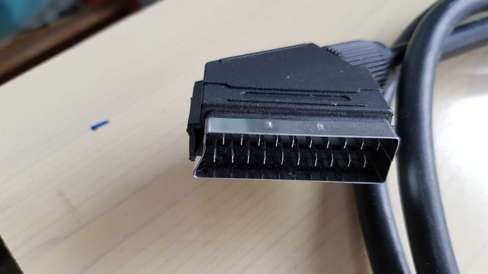 Продавам  захранващи, компютърни кабели и преходник