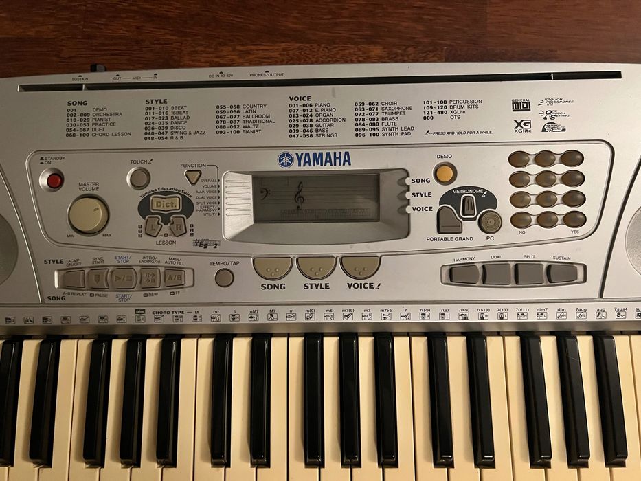 Синтезатор Yamaha PSR-275 + стойка + поставка за ноти