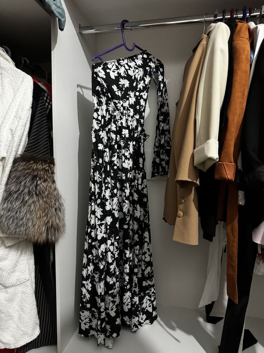 Черно-белое платье высшего качества