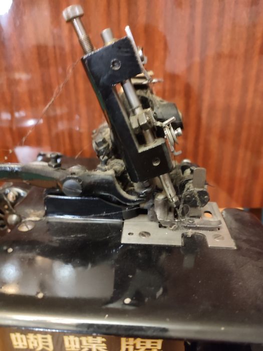 Продам оверлок 51