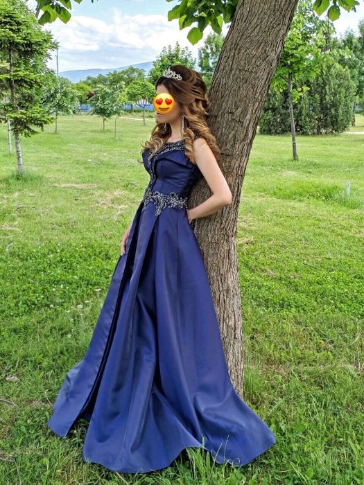 Елегантна бална рокля от френска тафта