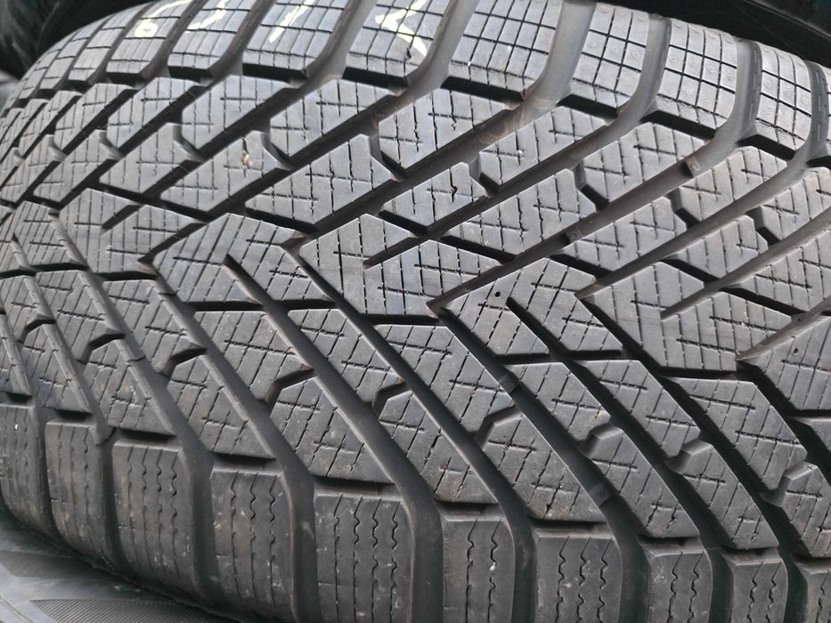 2бр Като нови зимни гуми 235 55 18 - Pirelli - DOT 2023