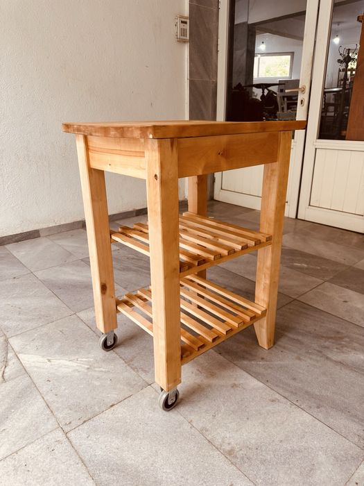 Масивна кухненска количка с butcher block плот (за рязане)