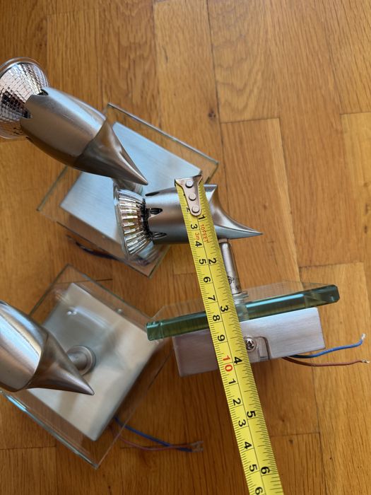 Лампи (аплици)за стена, окомплектовани с крушки