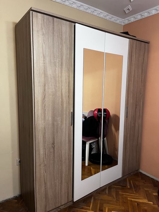 Четирикрилен гардероб