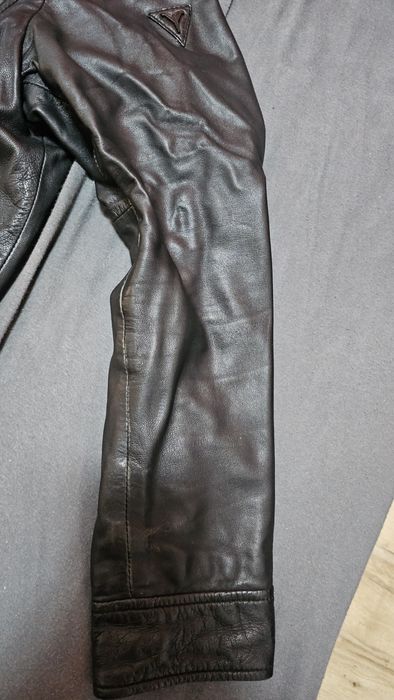 Vând geacă originală Carlo Colucci, confecționată din piele naturală