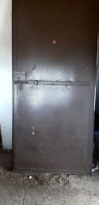 Дверь железная ,