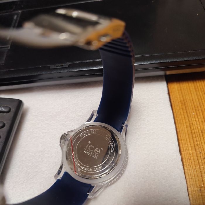 Кварцов часовник Ice watch нов