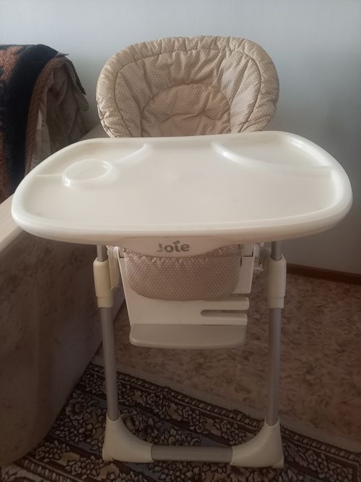 Г. Жезказган.  Стульчик для кормления JOLE