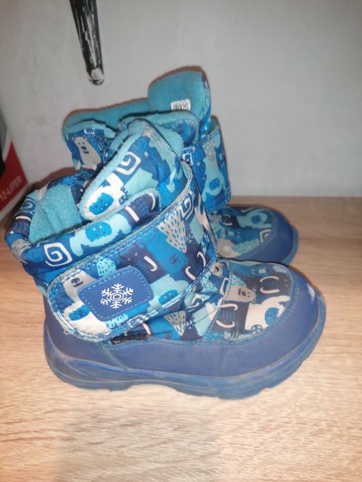 Обувь разная для мальчиков и девочки