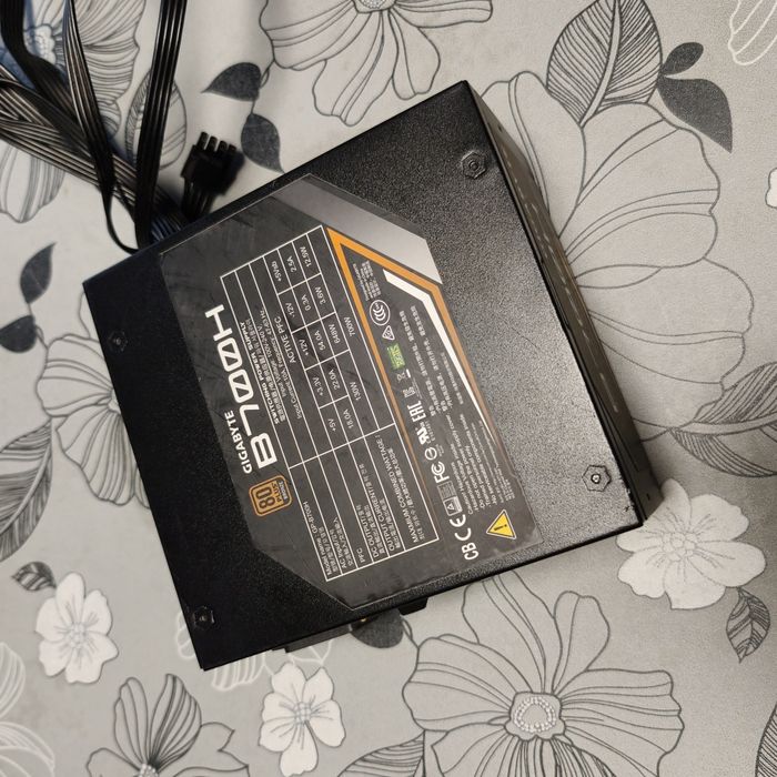 Блок питания 700W | Gigabyte B700H