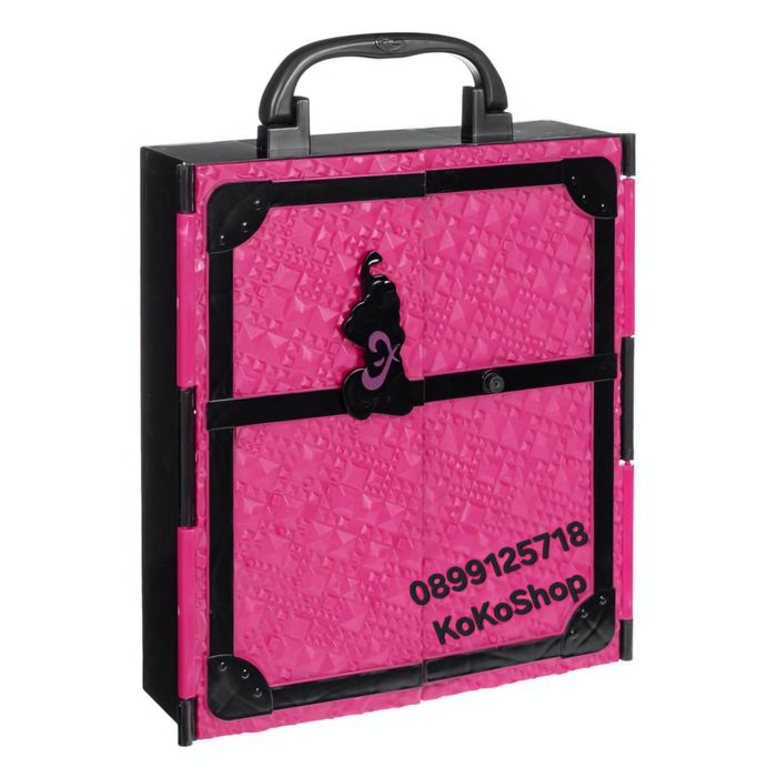 Гардероб с две кукли,рокли,обувки и чанти/гардероб с кукли/рокли/чанти