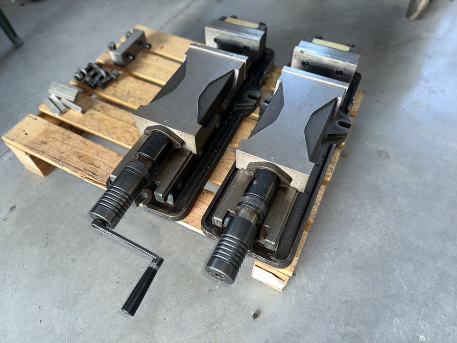 2бр Хидравлично менгеме 160мм на 265мм CNC ЦПУ фреза обработващ център