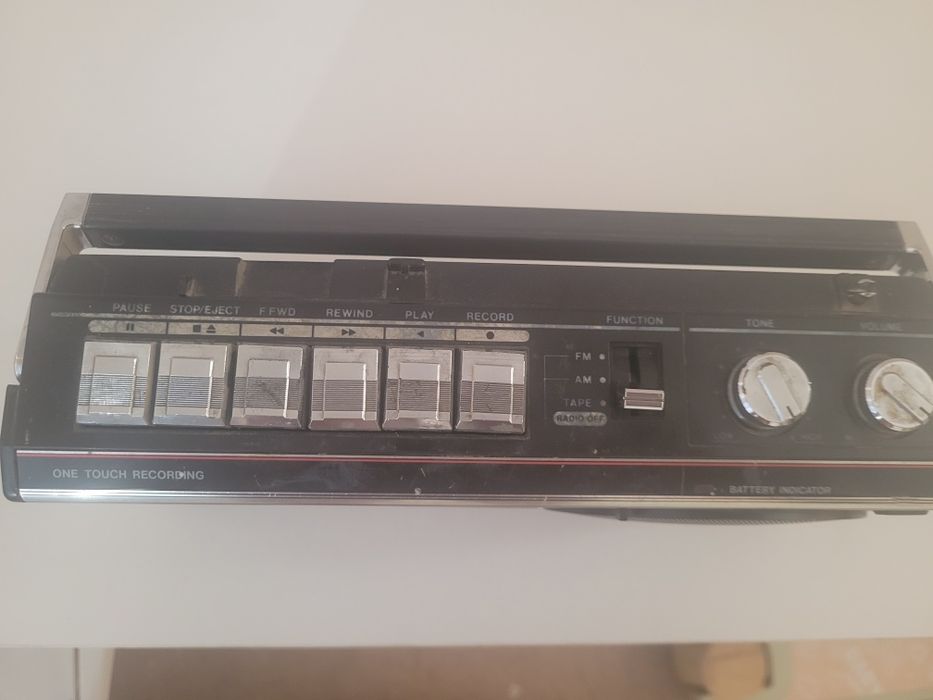Продам Sanyo магнитофон m2670f