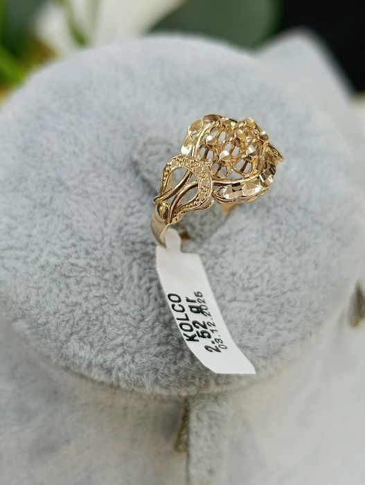 Золотое кольцо, проба 585, вес 2,52 гр, размер 18,5