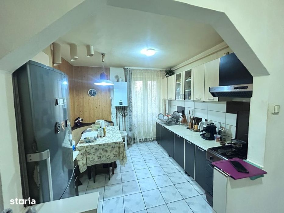 Apartament 4 camere, etaj parter, 76 mp,  Zona Narciselor