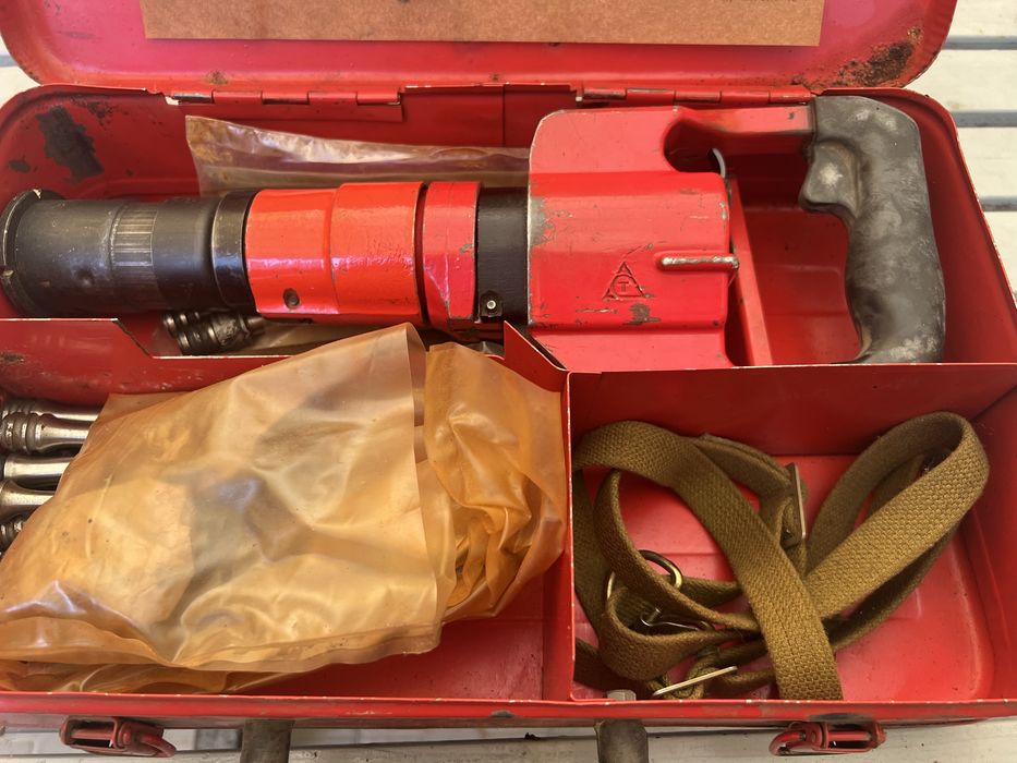 Монтажный пистолет