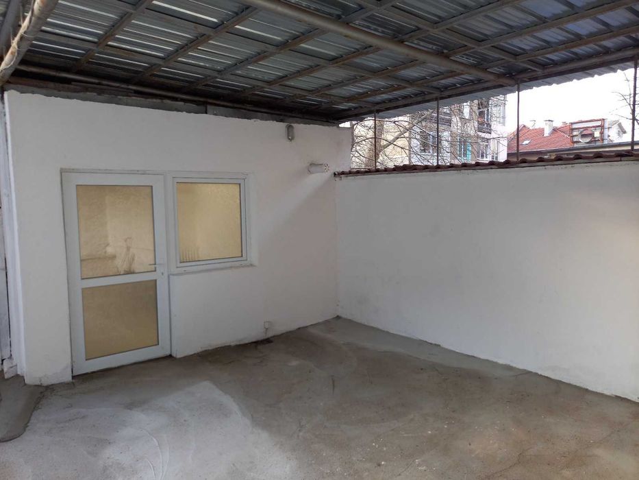 Дава се под наем Етаж от къща в Враца, Център - 45 кв.м за 178.5 € - Снимка #2