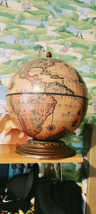 Глобус бар с игра рулетка