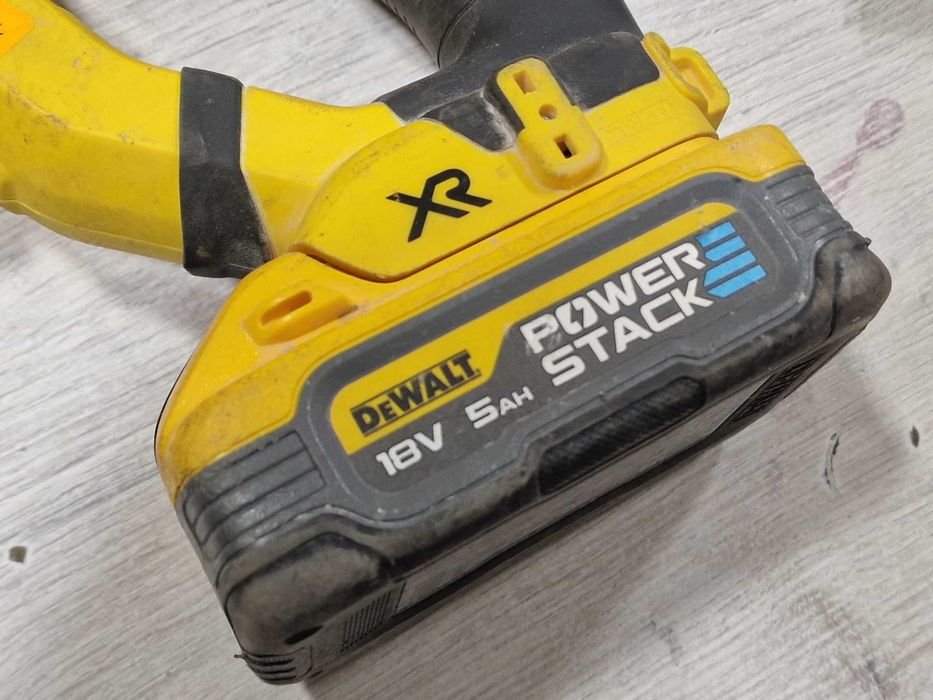 Акумулаторен перфоратор DeWalt XR DCH263P1, 18V, 3J, черно-жълт
