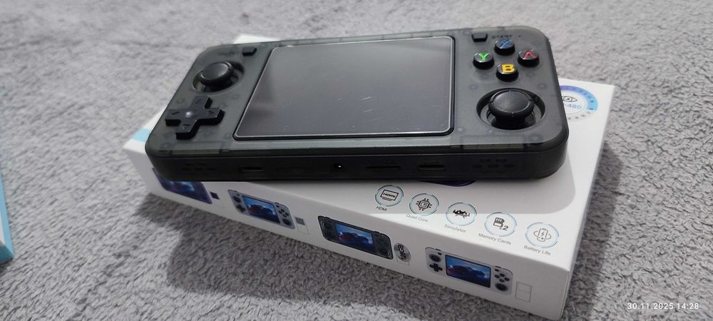 Ретро игрална конзола R36H